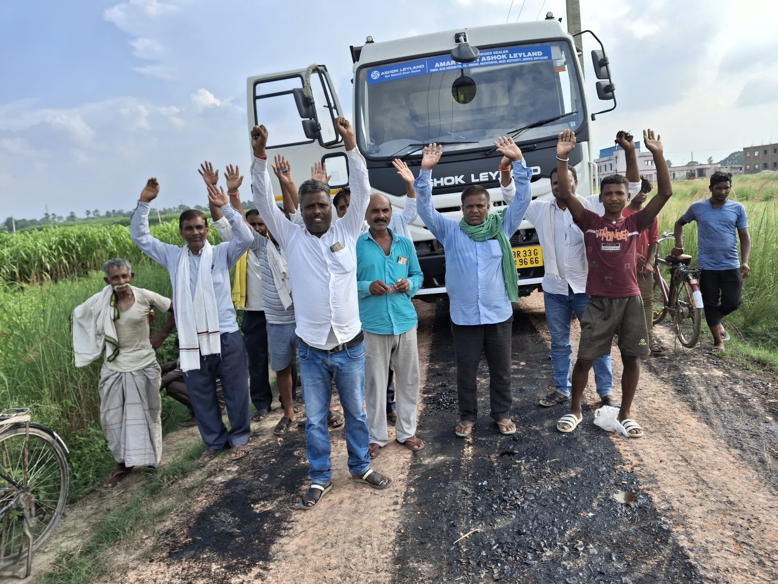 Foundation stone laying:विधायक से नहीं कराया शिलान्यास, कार्यकर्ताओं ने रोका कार्य