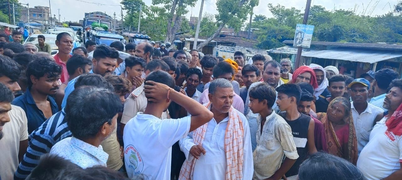 Sitamadhi News, परसौनी में तेज रफ्तार ऑटो के पलटने से बुर्जुग महिला की मौत