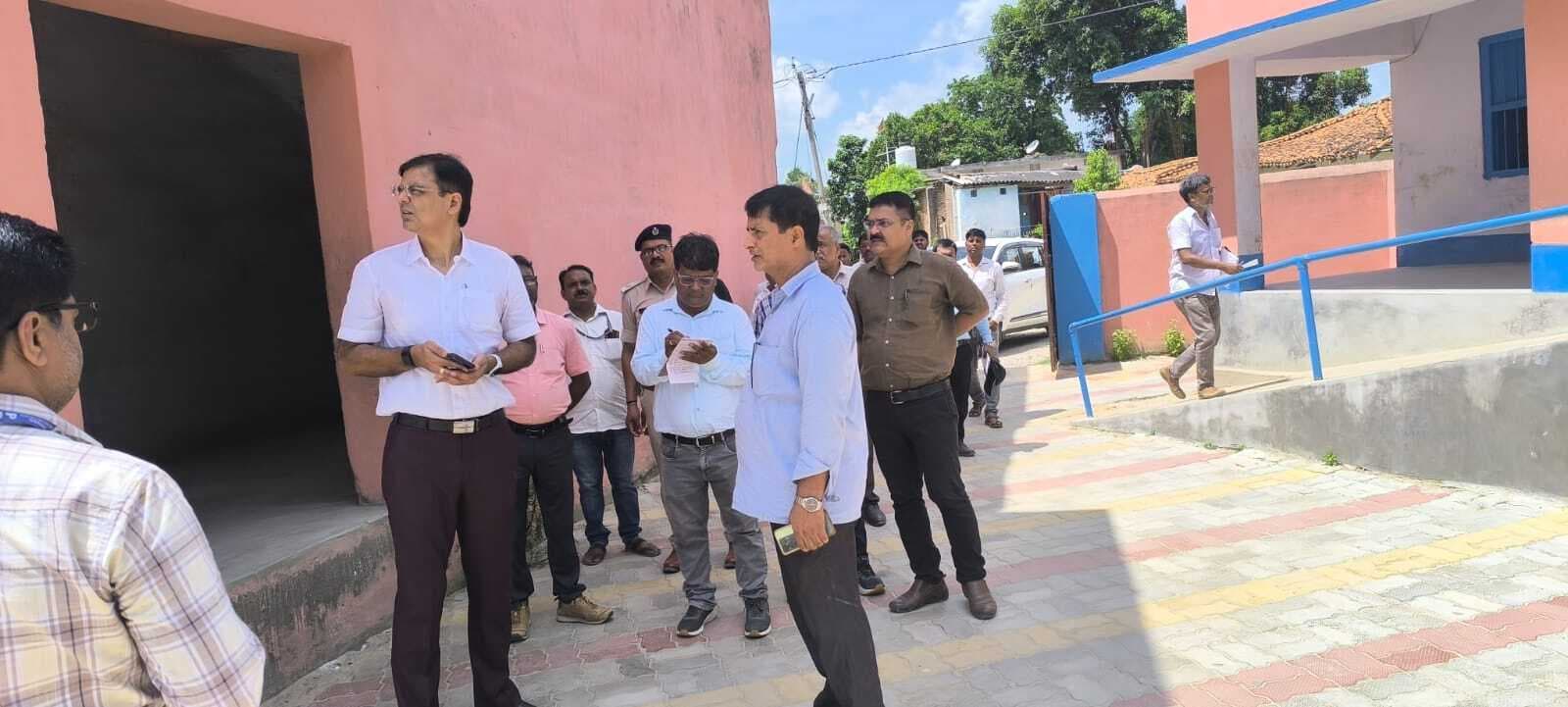 Darbhanga News: अनियमितताओं को लेकर निदेशक ने स्कूल प्रधानों को लगायी फटकार