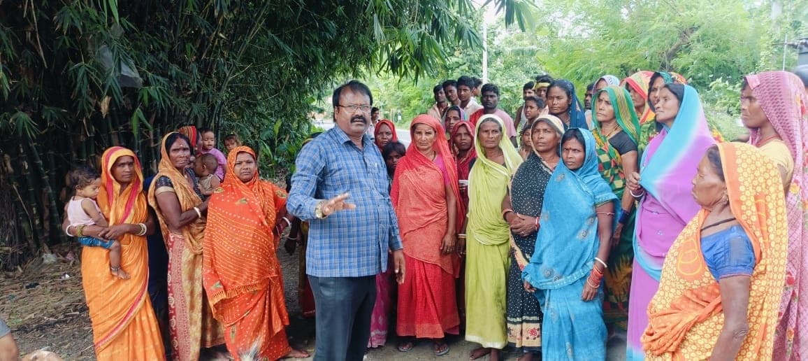 PDS Vendor: पीडीएस विक्रेता ने तीन माह से नहीं दिया खाधान्न, उपभोक्ताओं ने की शिकायत