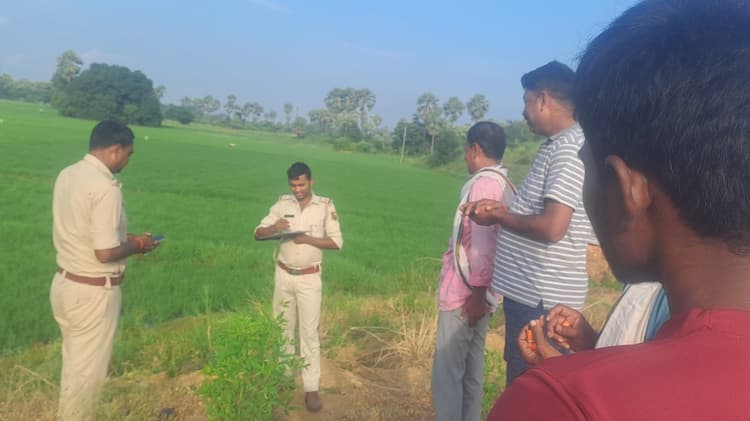 दुस्साहस : बाढ़ के भदौर में युवती की गला काट कर हत्या, बोरे में मिला शव