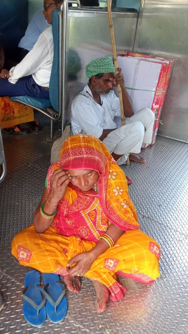 नंदलाली हॉल्ट पर सहरसा-फारबिसगंज डेमो ट्रेन का इंजन फेल, आक्रोशित यात्रियों ने किया हंगामा