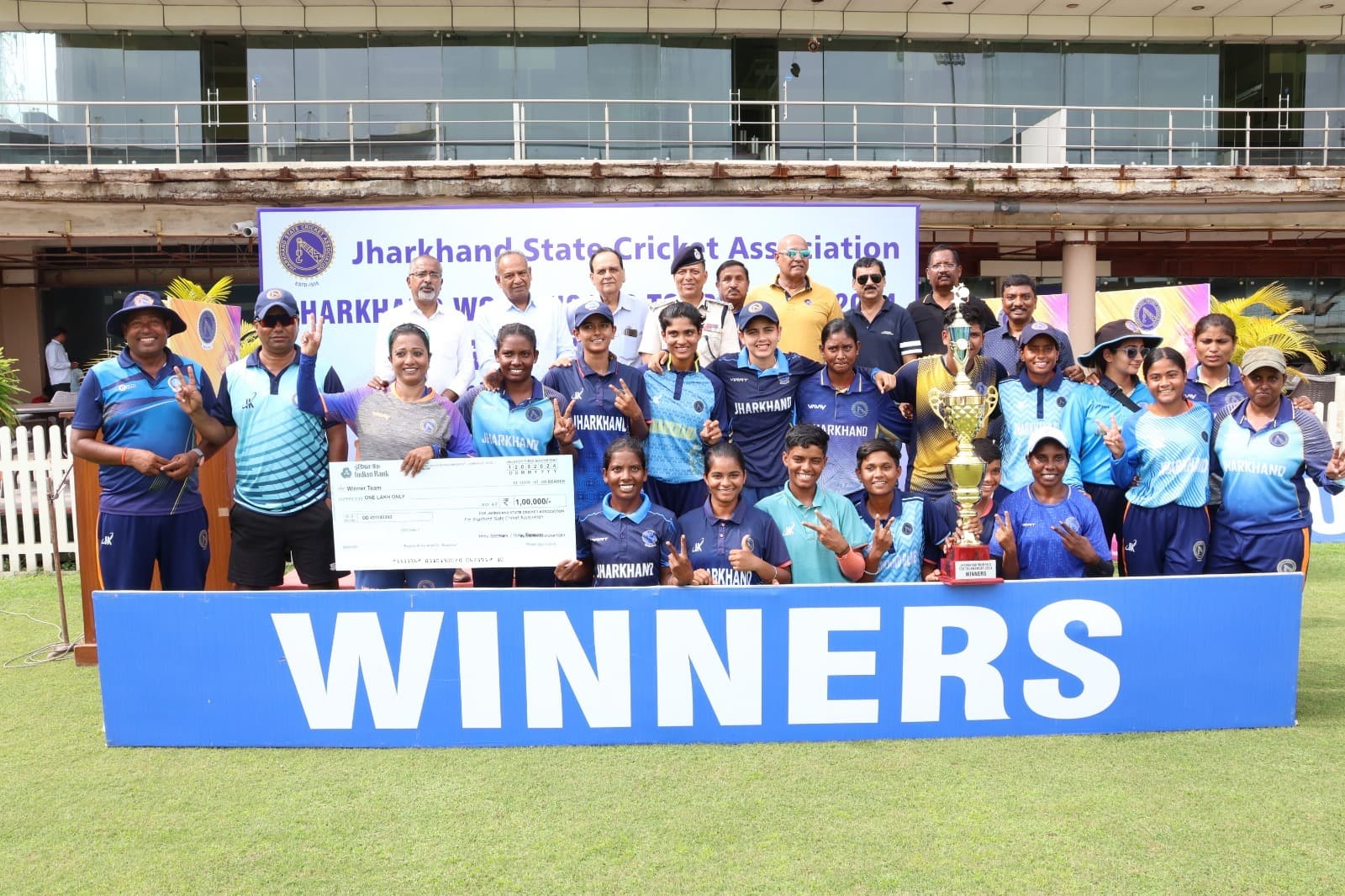 Cricket : रांची रॉयल्स को हरा धनबाद ड्रैगंस बना चैंपियन