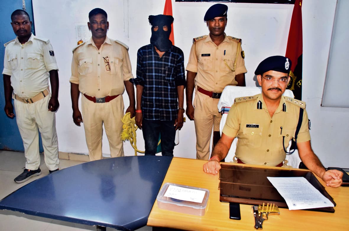 hajipur news. राहगीरों से लूटपाट करने वाला युवक गिरफ्तार, दो फरार