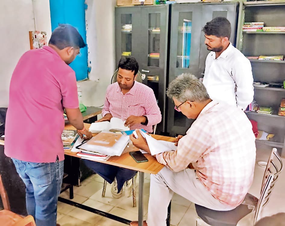 hajipur news. मांगनपुर पंचायत के लेखापाल से पूछा स्पष्टीकरण