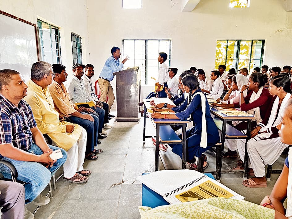 Gopalganj News : उच्च योग्यता प्राप्त करने वाले छात्र-छात्राएं स्टूडेंट क्रेडिट कार्ड से चार लाख का लोन लेकर अपना सपना करें पूरा