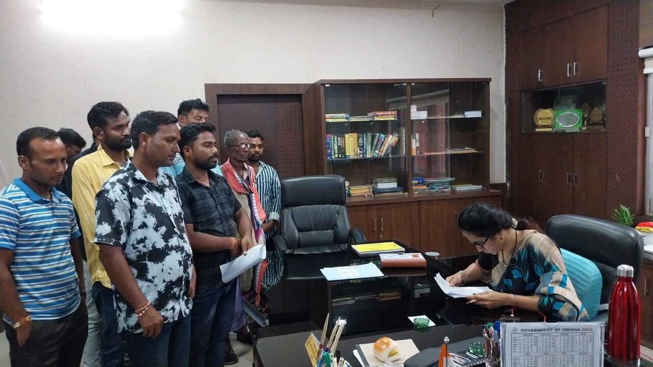 Jharsuguda news: तालाबीरा खदान के विस्थापितों ने जिलाधीश को सौंपा ज्ञापन, आंदोलन की चेतावनी दी