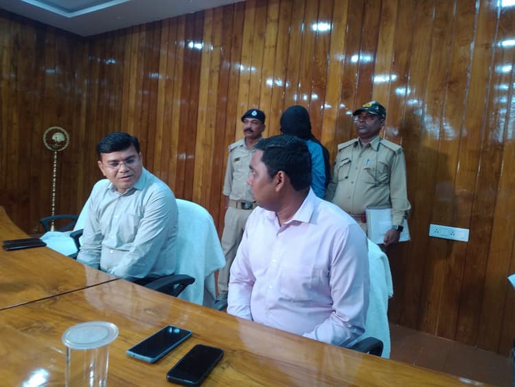 Rourkela News: करंट से हाथी की मौत का मामला : वन विभाग ने ईंट भट्ठा के कर्मचारी को गिरफ्तार किया, मालिक फरार