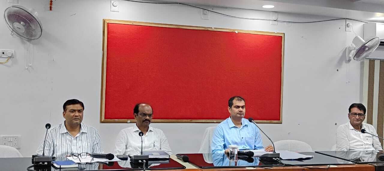 Darbhanga News : गाइडलाइन के अनुसार लोगों को बेहतर स्वास्थ्य सुविधा उपलब्ध करायें चिकित्सक