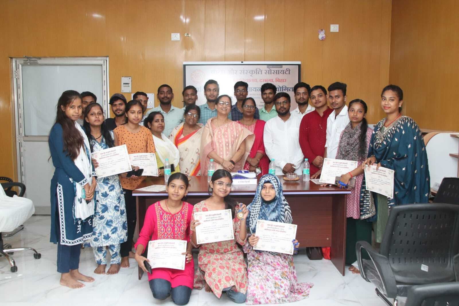 Darbhanga News, Sports : गायन प्रतियोगिता में अव्वल आयी दिव्यांश श्री