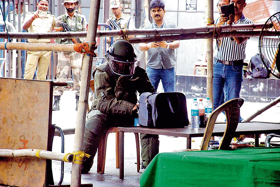 आरजी कर में लावारिस बैग से बम का आतंक