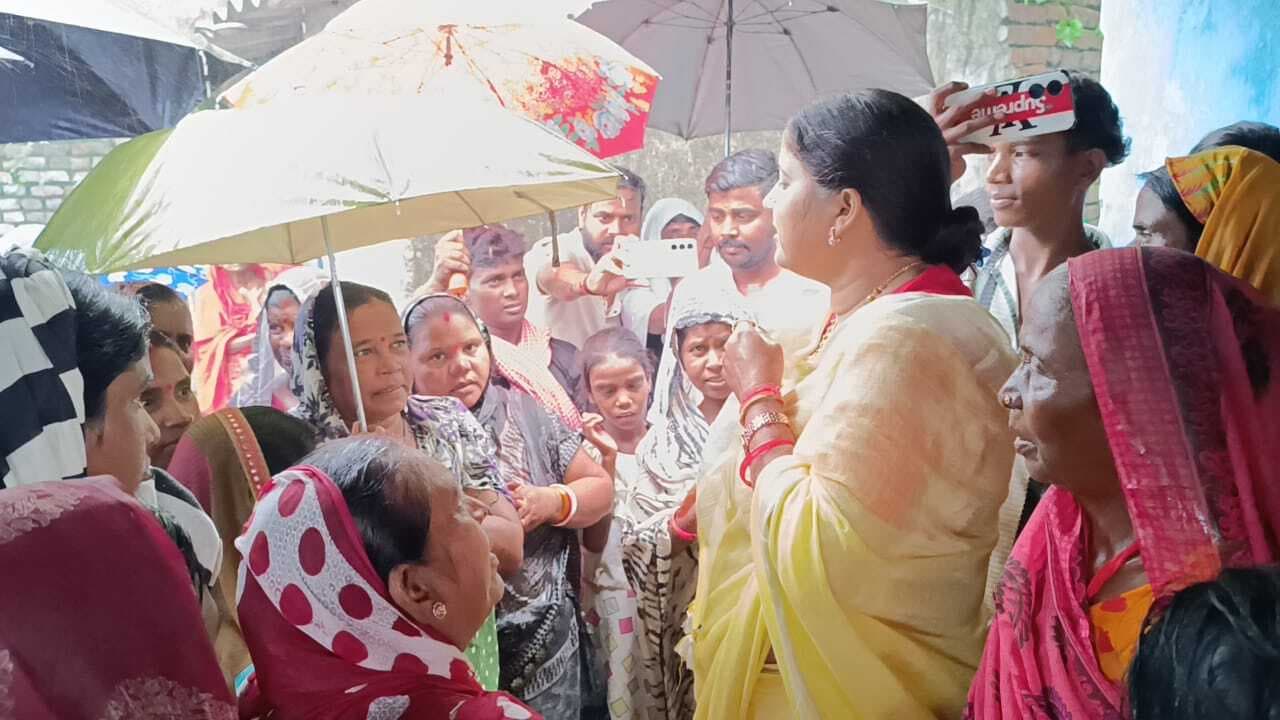 Dhanbad News: अग्नि प्रभावित क्षेत्र के लोगों को सुरक्षित जगह बसाये प्रबंधन : रागिनी