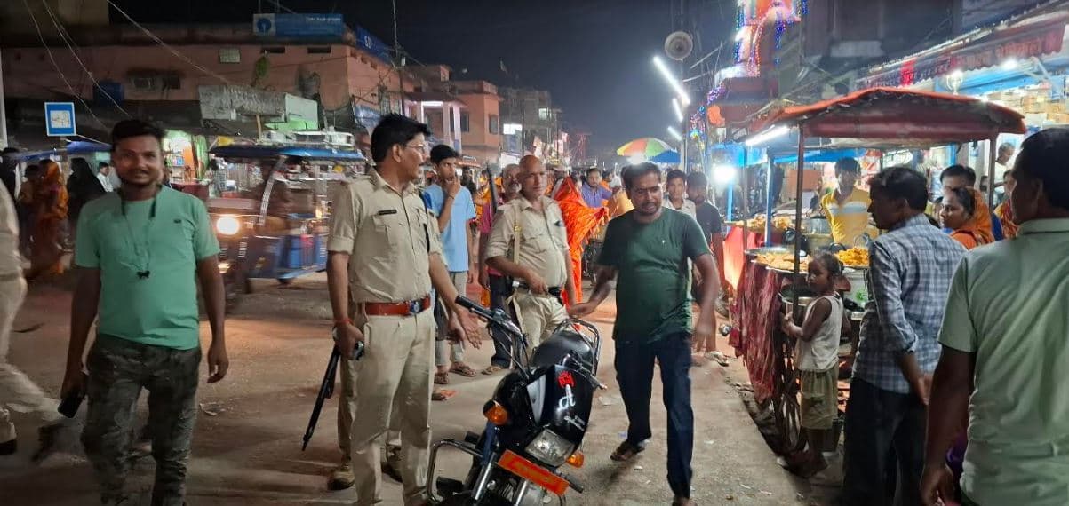 सड़क पर यत्र-तत्र वाहन व ई रिक्सा खड़ी करने पर कटेगा चालान