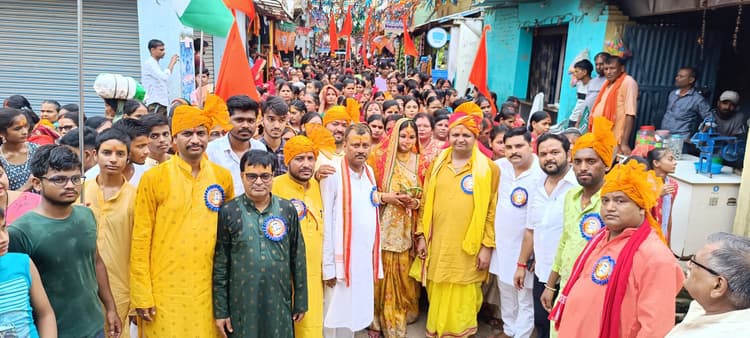 समाज को आगे बढ़ाने के लिए अपने बच्चों को उच्च शिक्षा दें: सांसद