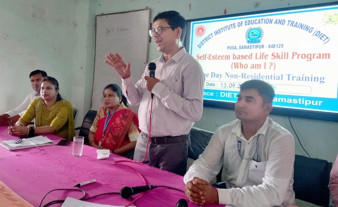 boost self-esteem: बच्चों व किशोरों में आत्म-सम्मान को बढ़ावा देना प्रशिक्षण का लक्ष्य