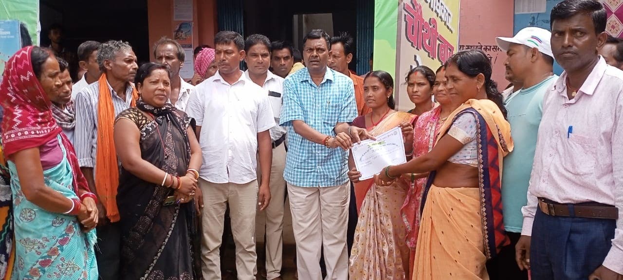 Bokaro news: पूर्वाह्न 11 बजे तक नदारद थे अधिकारी, गोमिया विधायक ने जतायी नाराजगी