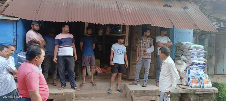 Giridih news : किराना स्टोर से  नगद समेत तीन लाख का सामान चोरी