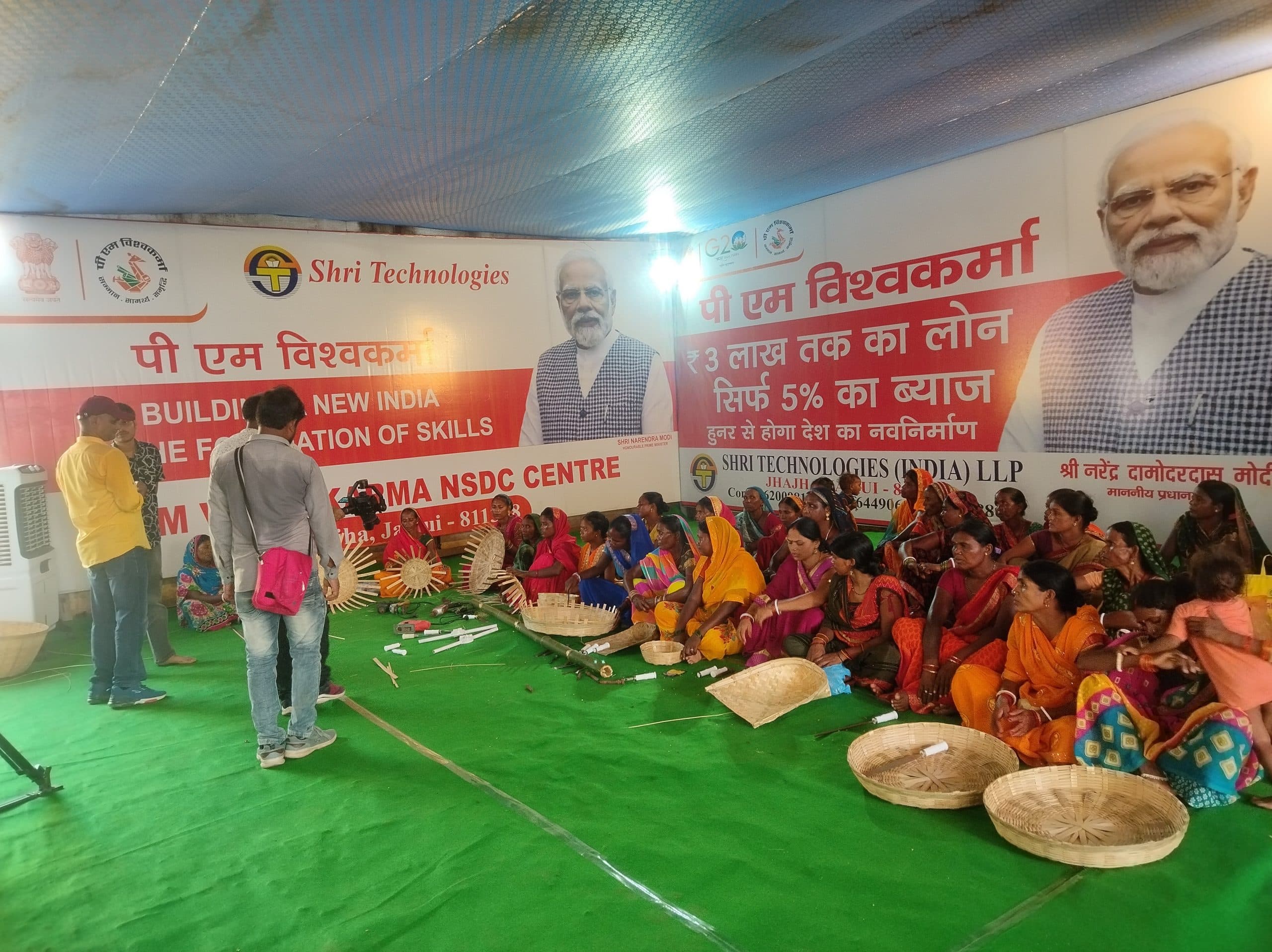 Jamui News : पीएम विश्वकर्मा योजना कार्यक्रम का एमएसएमई दिल्ली के कर्मियों ने किया वीडियो शूट