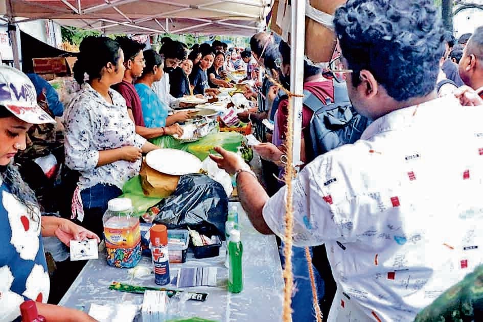 स्वास्थ्य विभाग के सामने जारी है जूनियर डॉक्टरों का धरना