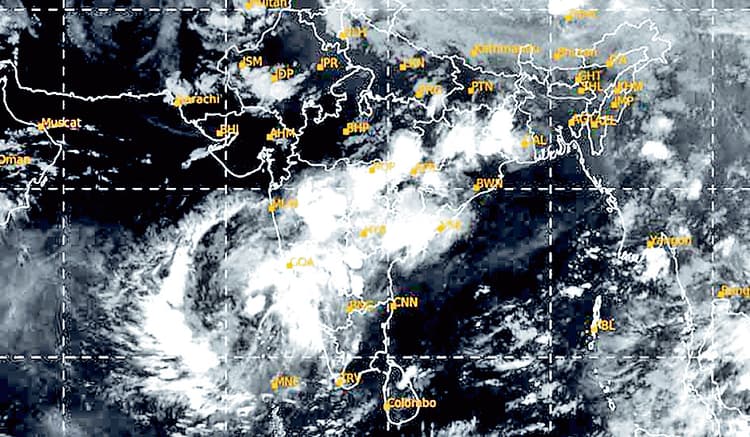 कोलकाता सहित दक्षिण बंगाल के कई जिलों में आज भारी बारिश की चेतावनी