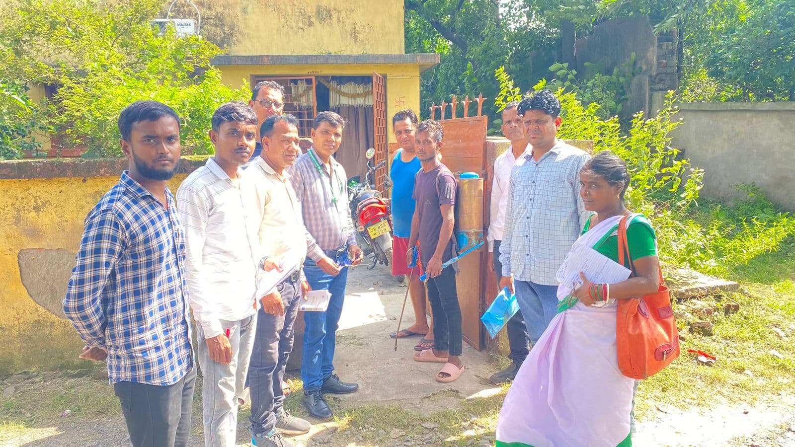 Dhanbad News: डेंगू की जांच करने माइंस रेस्क्यू कॉलोनी पहुंची टीम