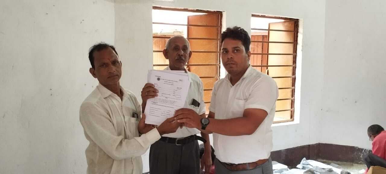 बीआरसी से प्रधानाध्यापकों को उपलब्ध करायी गयी उतरपुस्तिकाएं