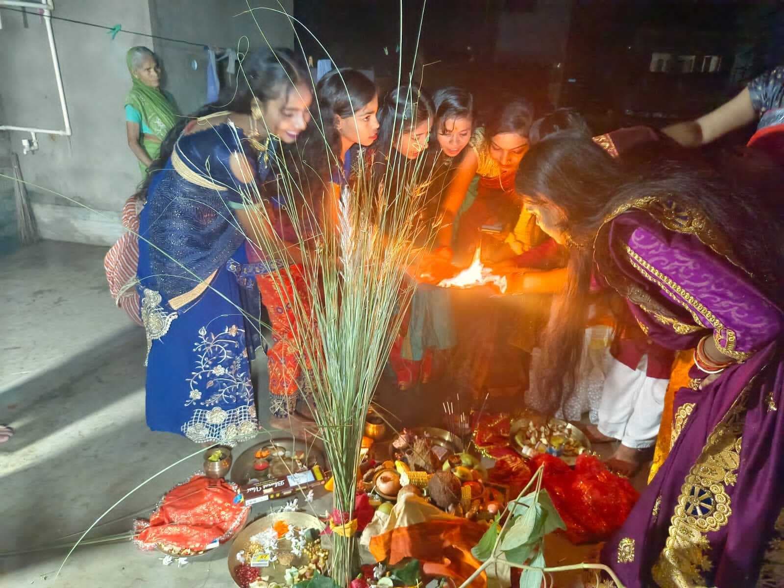 भाई-बहनों के अटूट प्रेम के प्रतिक करमा पर्व को लेकर महिलाओं में उत्साह