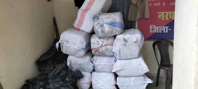 वाहन से 372 किलो गांजा किया जब्त