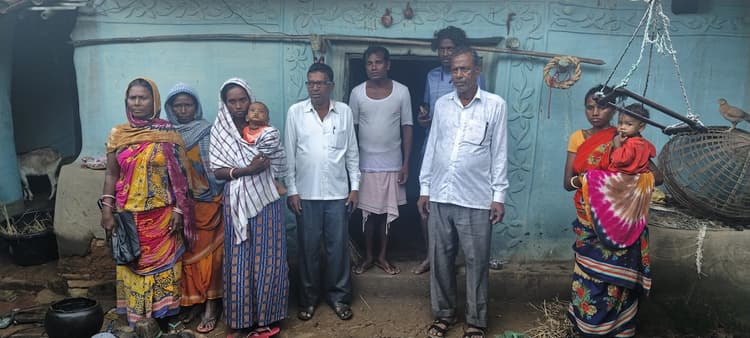 खपरैल के घर में जमीन पर सोयी 13 बच्ची को सांप ने काटा, मौत