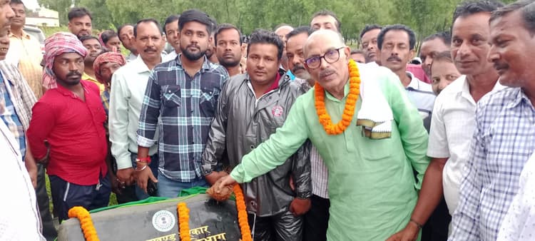 स्पीकर ने खजूरी-मुड़ाबेड़िया सड़क किया शिलान्यास