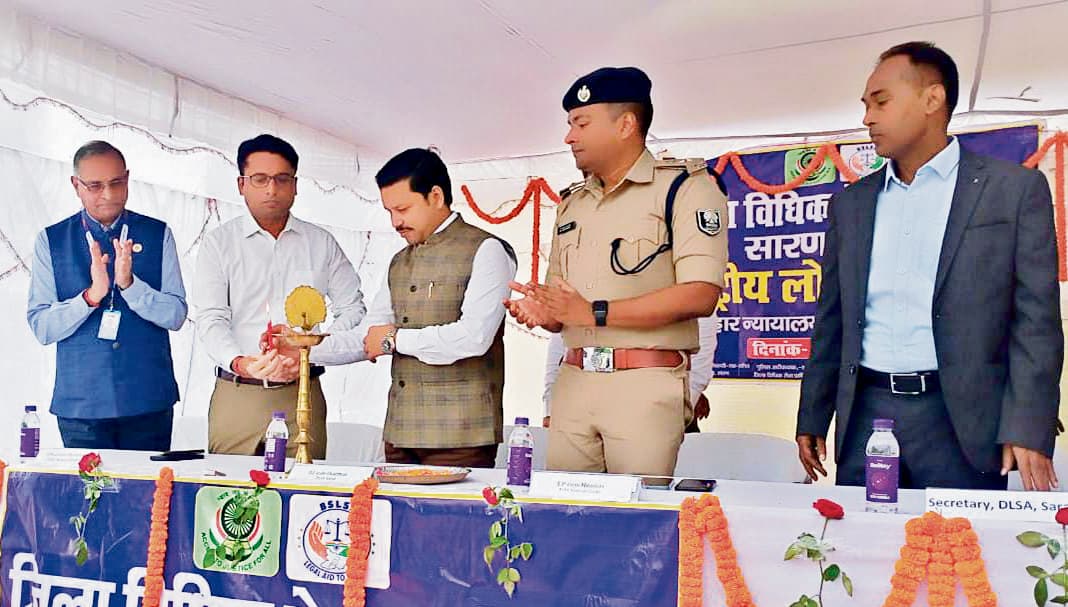 Chhapra News : राष्ट्रीय लोक अदालत में 804 मामलों का हुआ निष्पादन