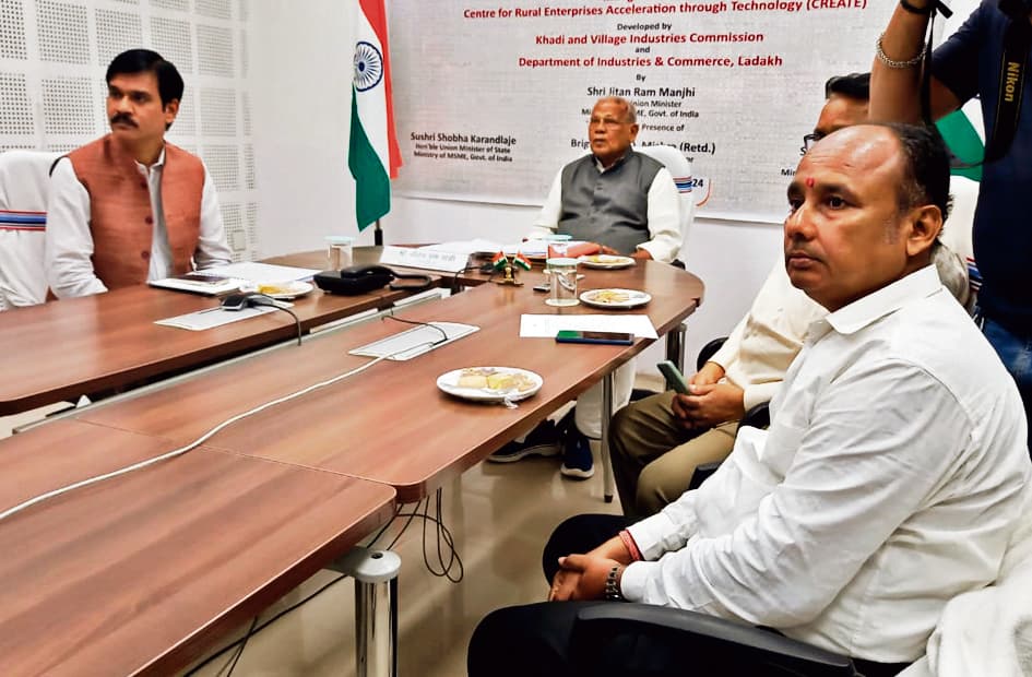 केंद्रीय मंत्री ने गया से लद्दाख में ग्रामीण उद्यम त्वरण केंद्र का किया उद्घाटन