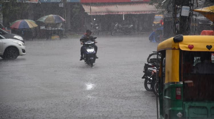 Bokaro news:  रुक रुक होती रही बारिश, जनजीवन प्रभावित