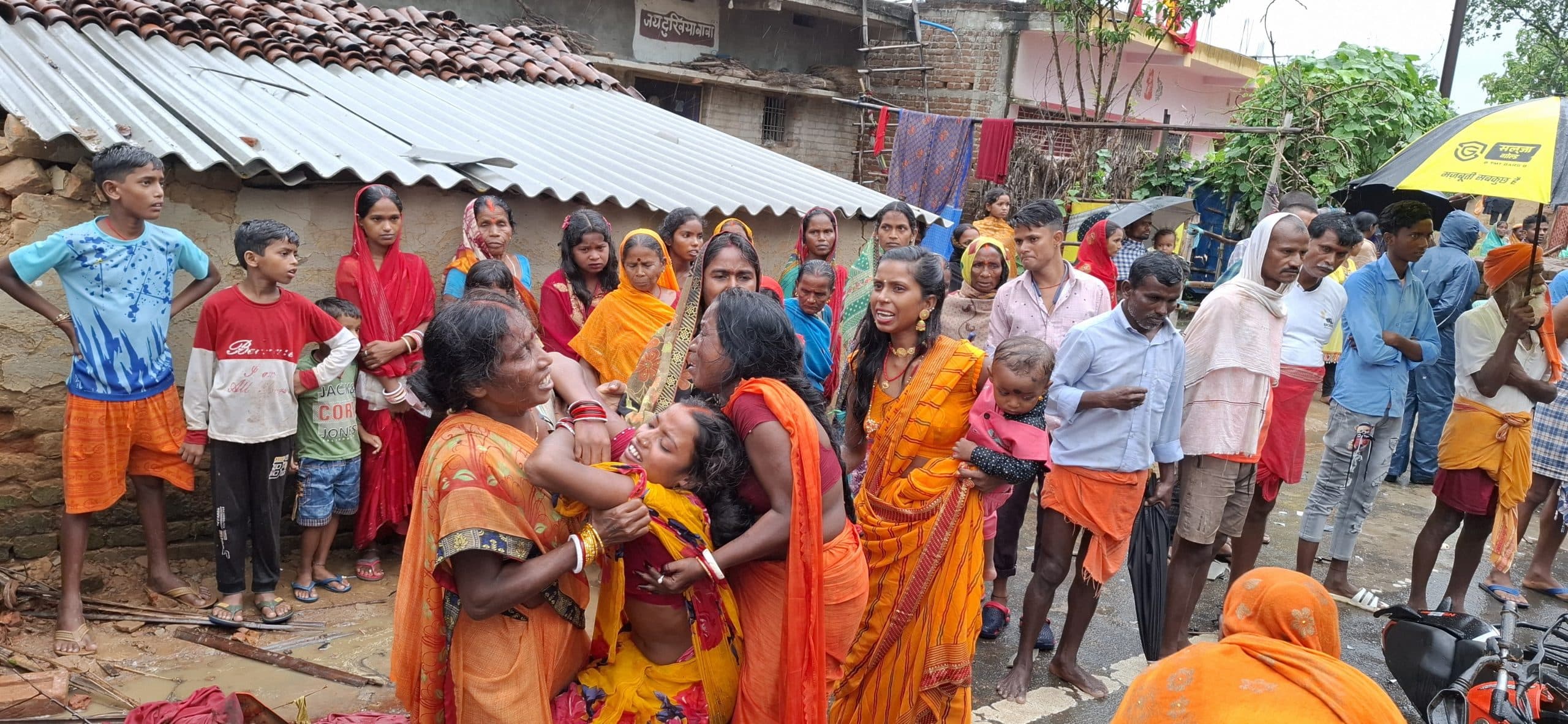 Giridih News: देवरी में दीवार से टकराकर बाइक सवार युवक की मौत, हेलमेट होता तो शायद बच जाती जान