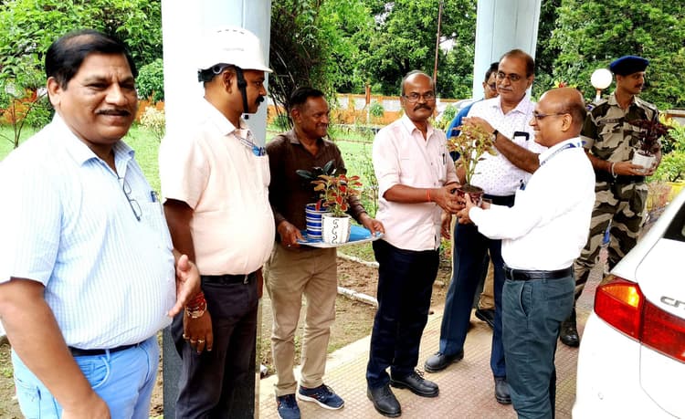 BOKARO NEWS : बोकारो थर्मल पावर प्लांट का दौरा करने पहुंचे डीवीसी के मेंबर टेक्निकल,