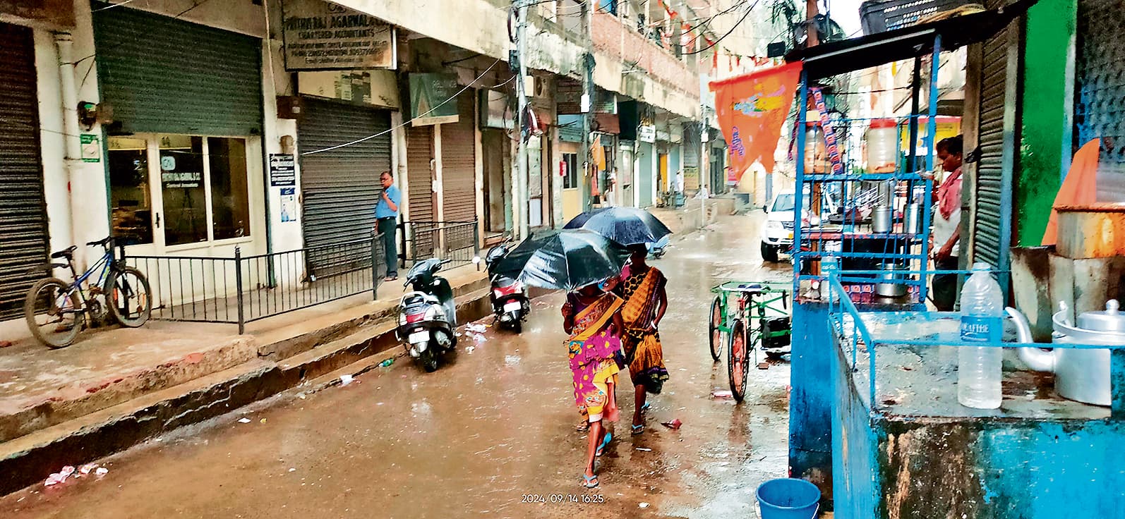 Rourkela News : दो दिन की बारिश में तीन डिग्री गिरा पारा, जलजमाव व घरों में पानी घुसने से परेशानी