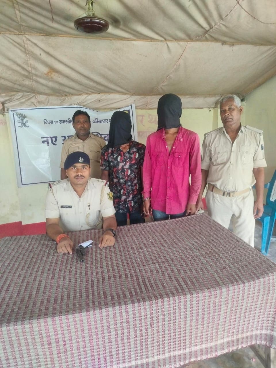 Two criminals arrested: पिस्तौल व चोरी की बाइक के साथ दो गिरफ्तार
