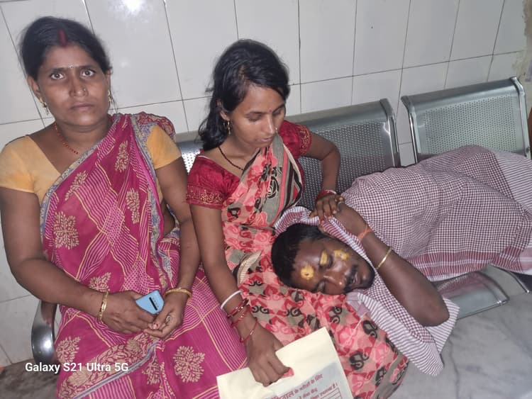 Staff absent after closing CT scan center in Samastipur Sadar Hospital: समस्तीपुर सदर अस्पताल में सीटी स्कैन सेंटर बंद कर कर्मी गायब, 7 से 10 बजे तक बंद करने का लगाया नोटिस, मरीज के परिजनों ने किया हंगामा