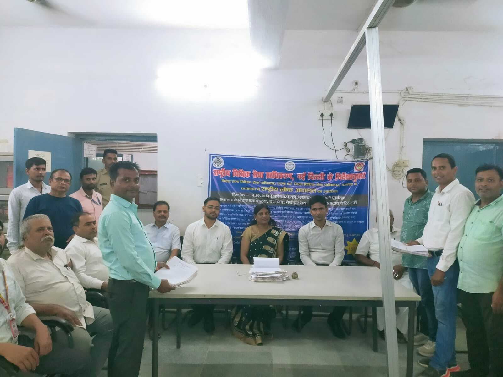 Darbhanga News: लोक अदालत के जरिए विवादों का निष्पादन, व्यक्ति के साथ समाजहित में: माधवेंद्र सिंह