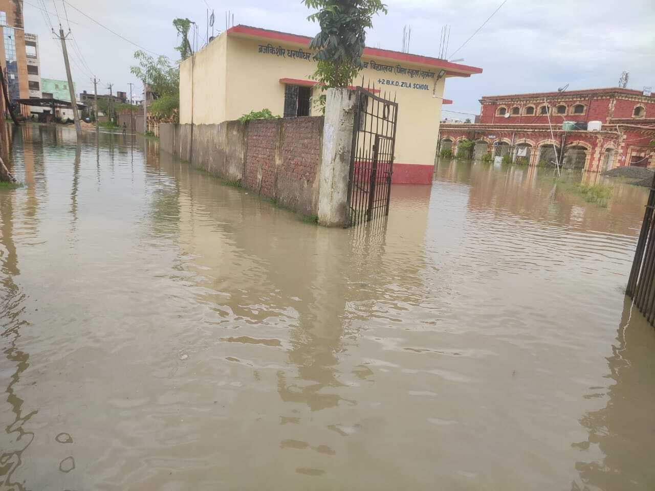 Darbhanga News: मुसलाधार बारिश से शहर जलमग्न, सड़कें डूबी, घरों में घुसा पानी