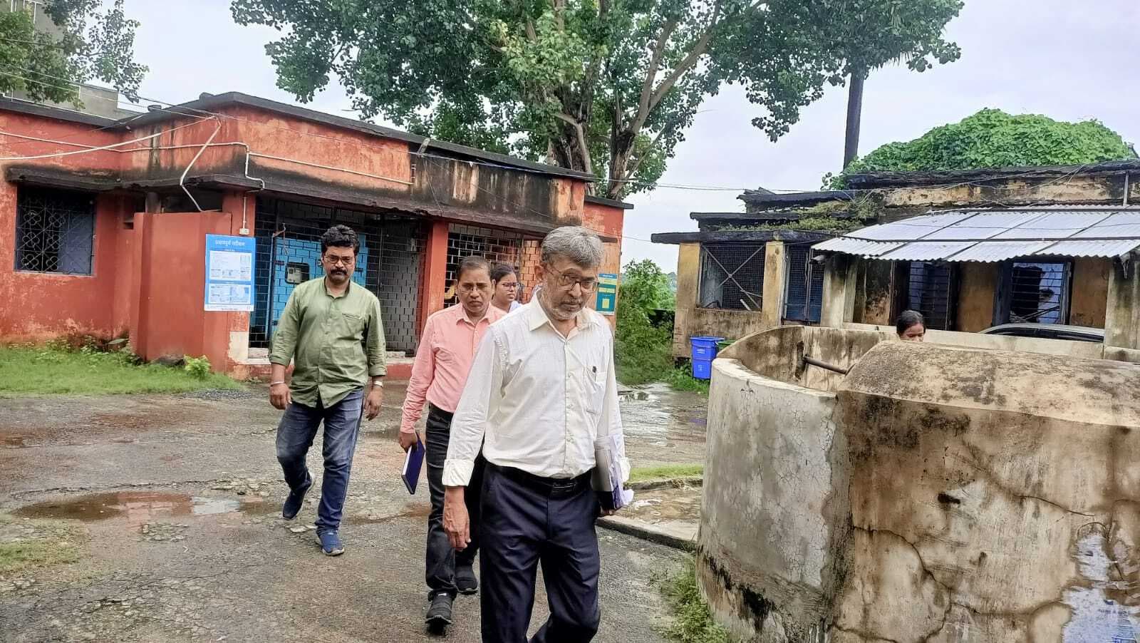 Dhanbad News :आरडीडी ने निरसा सीएचसी को शिफ्ट नहीं करने पर जतायी नाराजगी