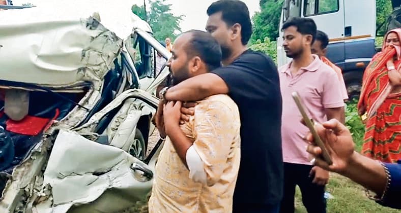 chhapra news : अज्ञात ट्रक ने स्कार्पियो में मारी टक्कर, आर्केस्ट्रा संचालक की मौत व तीन घायल