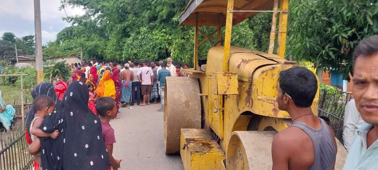 रोलर कुचलकर महिला की मौत