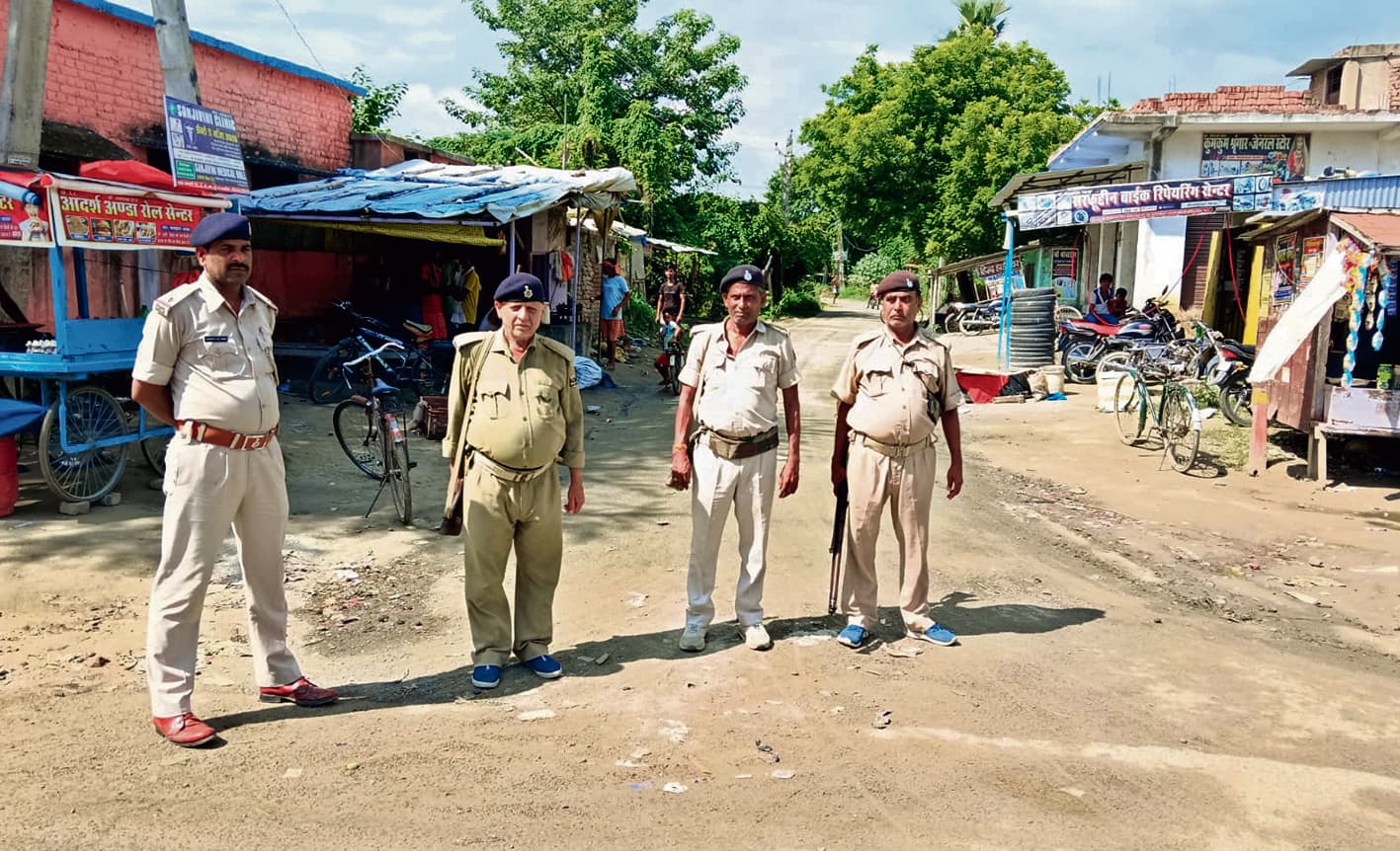 Gopalganj News : भगवान टोले में घर से बुलाकर युवक को बदमाशों ने मारी गोली, गोरखपुर रेफर