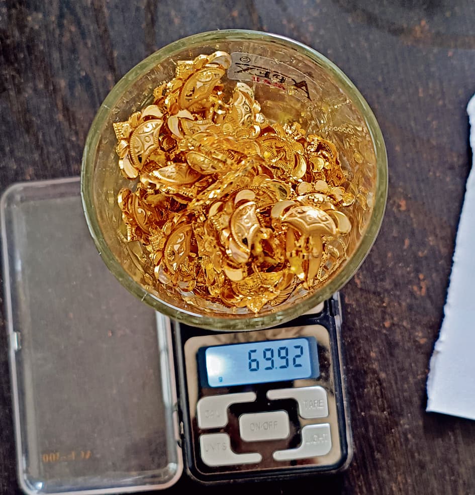 Gopalganj News : हथुआ में 10 लाख के सोना के साथ उत्तर प्रदेश का तस्कर गिरफ्तार