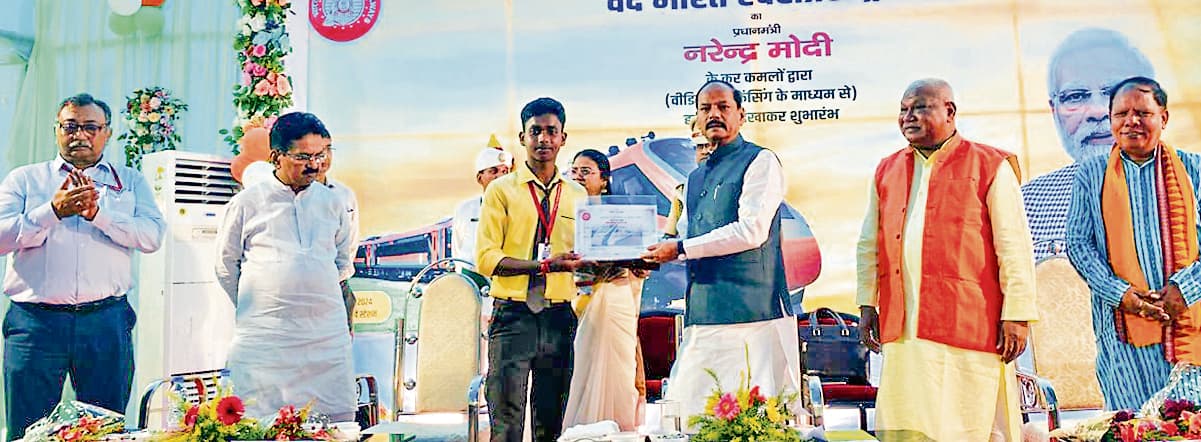 Rourkela News: हावड़ा-राउरकेला व ब्रह्मपुर-टाटा वंदे भारत एक्सप्रेस को पीएम ने दिखायी हरी झंडी