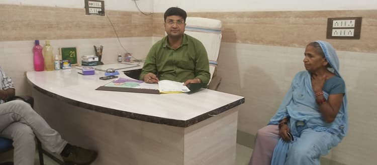 शिविर लगाकर 300 लोगों की हुई स्वास्थ्य जांच