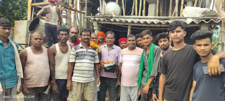 ग्रामीणों के सहयोग से हो रहा भव्य हनुमान मंदिर का निर्माण