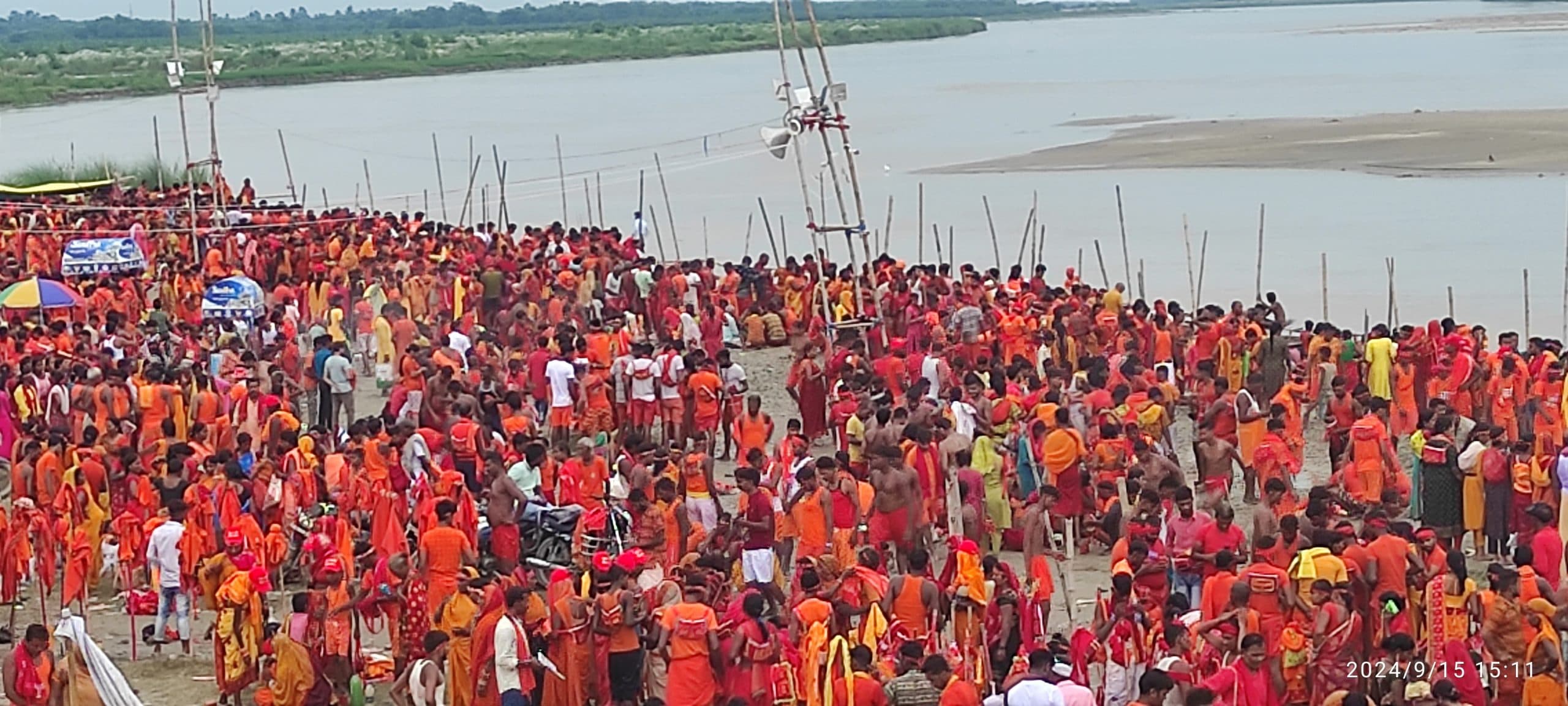 Motihari News : बागमती नदी के संगमघाट देवापुर से दो लाख श्रद्धालुओं ने की जलबोझी