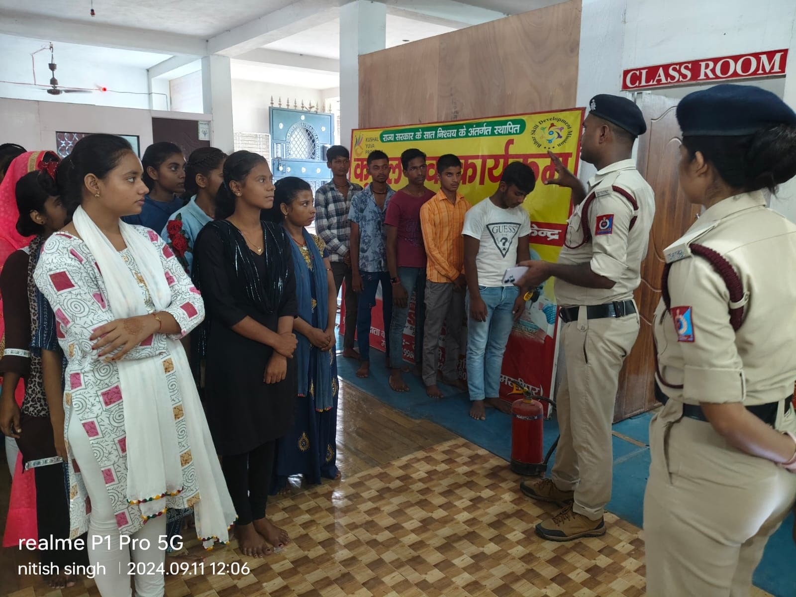 fire safety: आग से बचाव को लेकर युवाओं को किया गया जागरूक